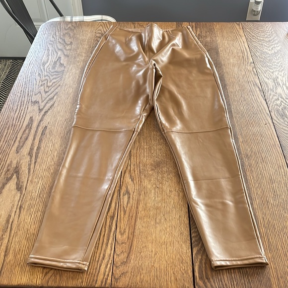 NWT Abercrombie & Fitch Curve Love Vegan Leather Pants - Picture 5 of 7